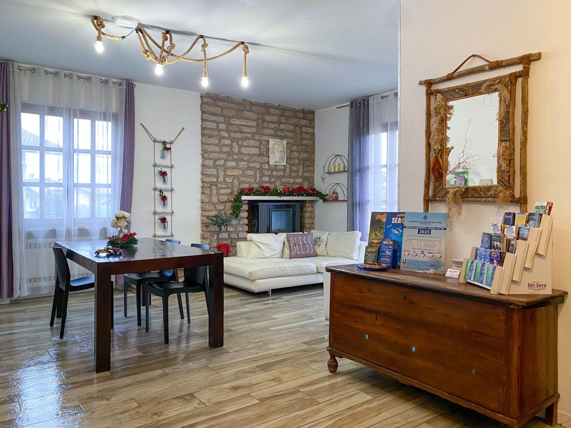 Nest Guesthouse Кастельнуово-дель-Гарда Екстер'єр фото