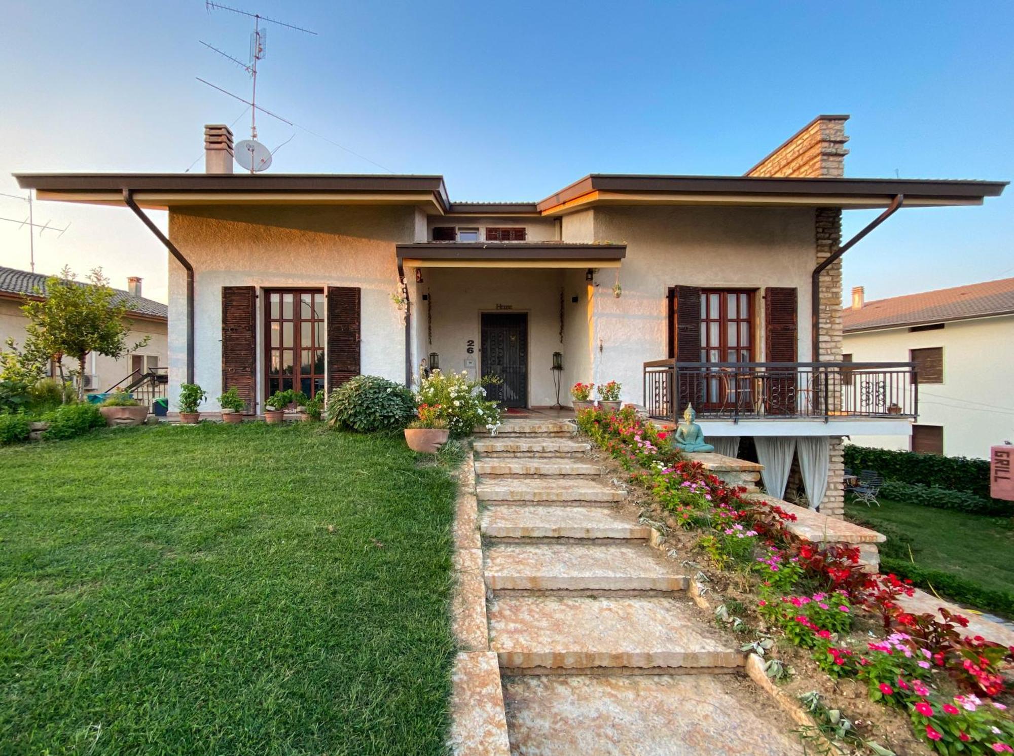 Nest Guesthouse Кастельнуово-дель-Гарда Екстер'єр фото